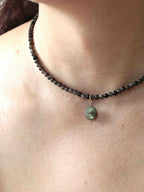 Charm Labradorite porté sur un collier SOLYA — bijou personnalisable Gold-filled 14K
