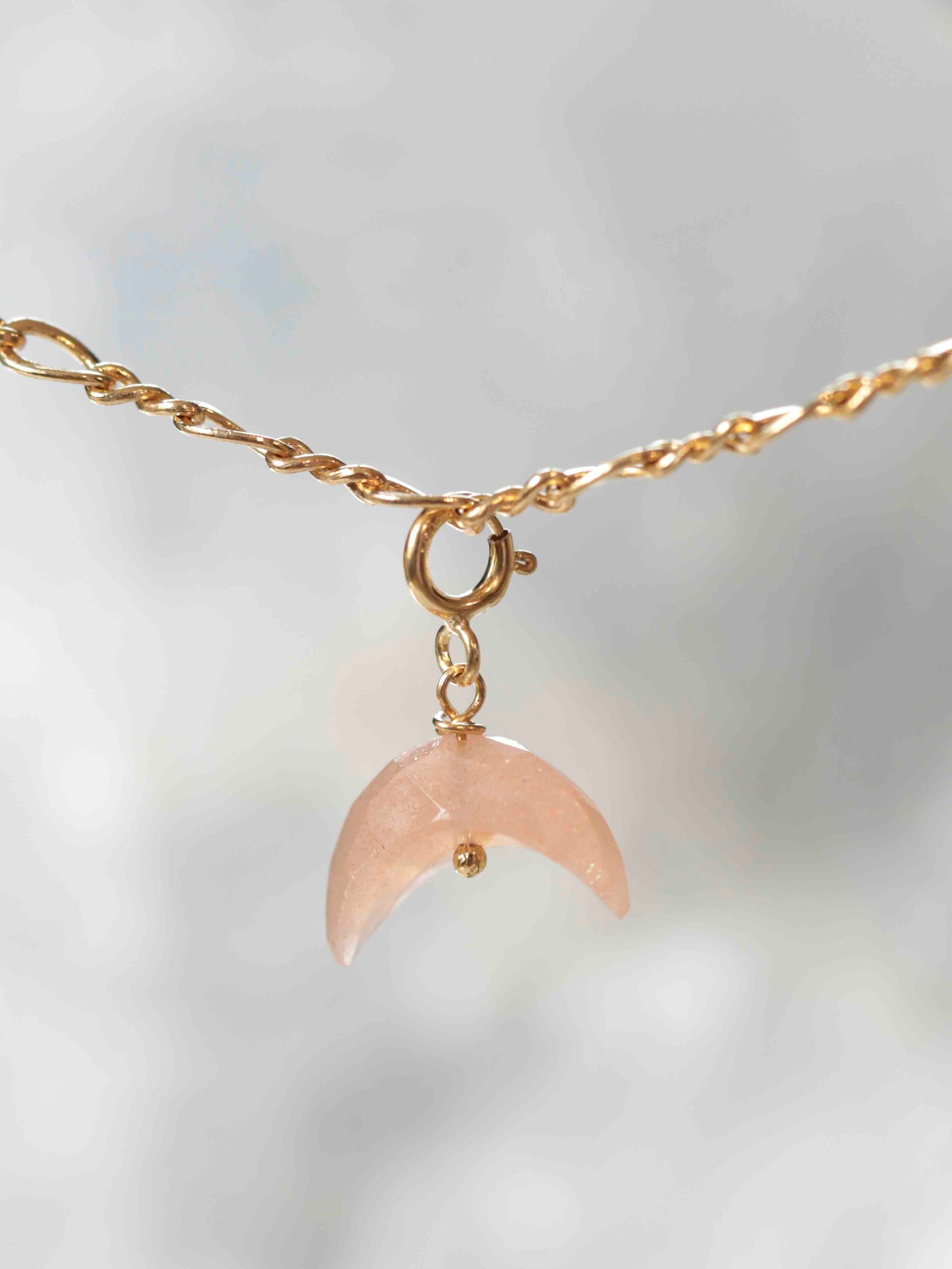 Charm lune en Pierre de Lune et Gold-filled 14K SOLYA — pierre du féminin sacré et de l'intuition