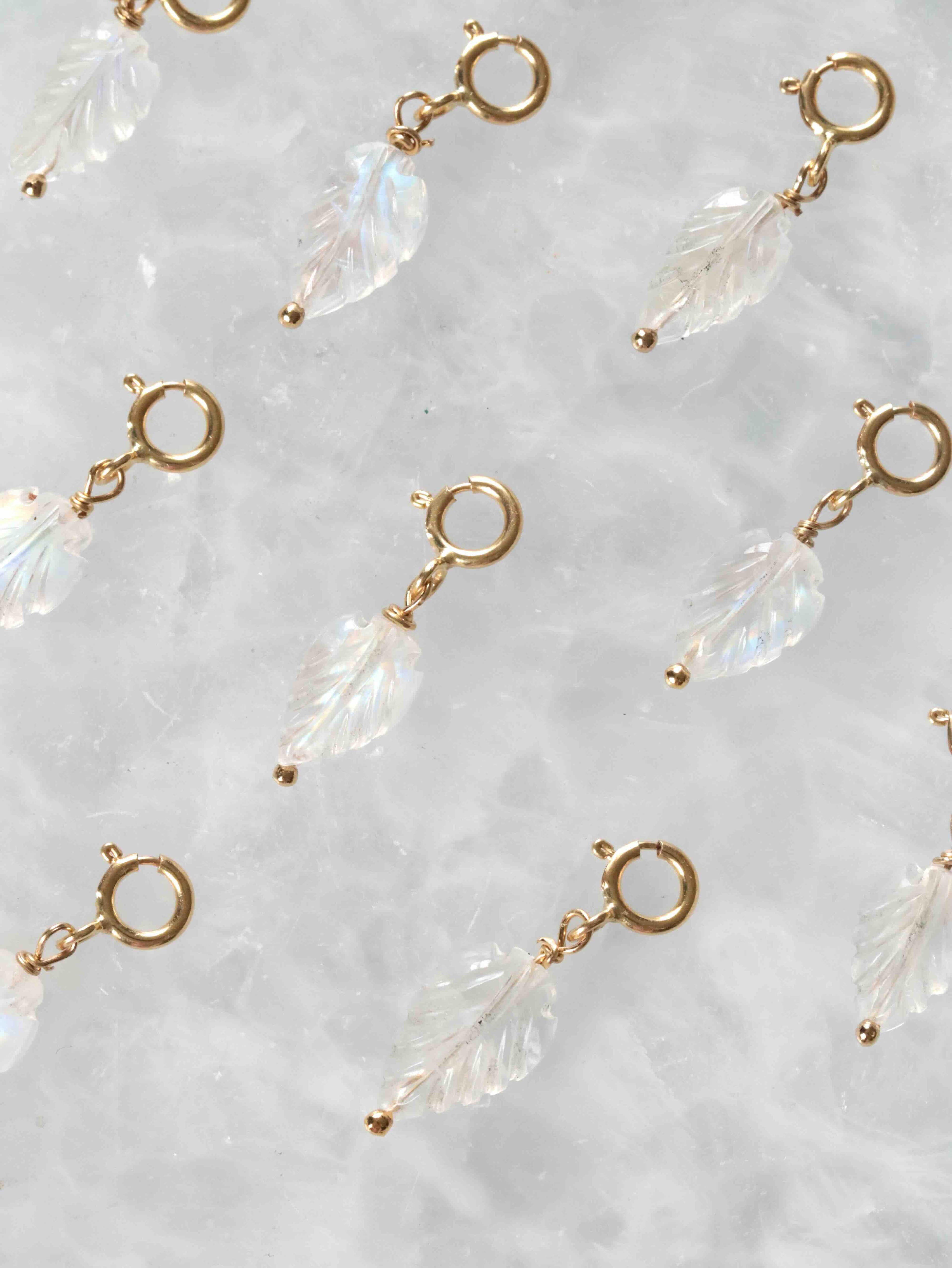 Plusieurs Charms Pierre de Lune Gold-filled 14K à plat — SOLYA Belgique
