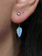 Charm Pierre de Lune accroché à une boucle d'oreille Gold-filled 14K — SOLYA