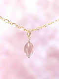 Charm bisou en Quartz fraise et Gold-filled 14K SOLYA — pierre de l'humour et de la légèreté