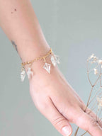 Charm cerf-volant Cristal de Roche Gold-filled 14K porté sur bracelet à charms — SOLYA