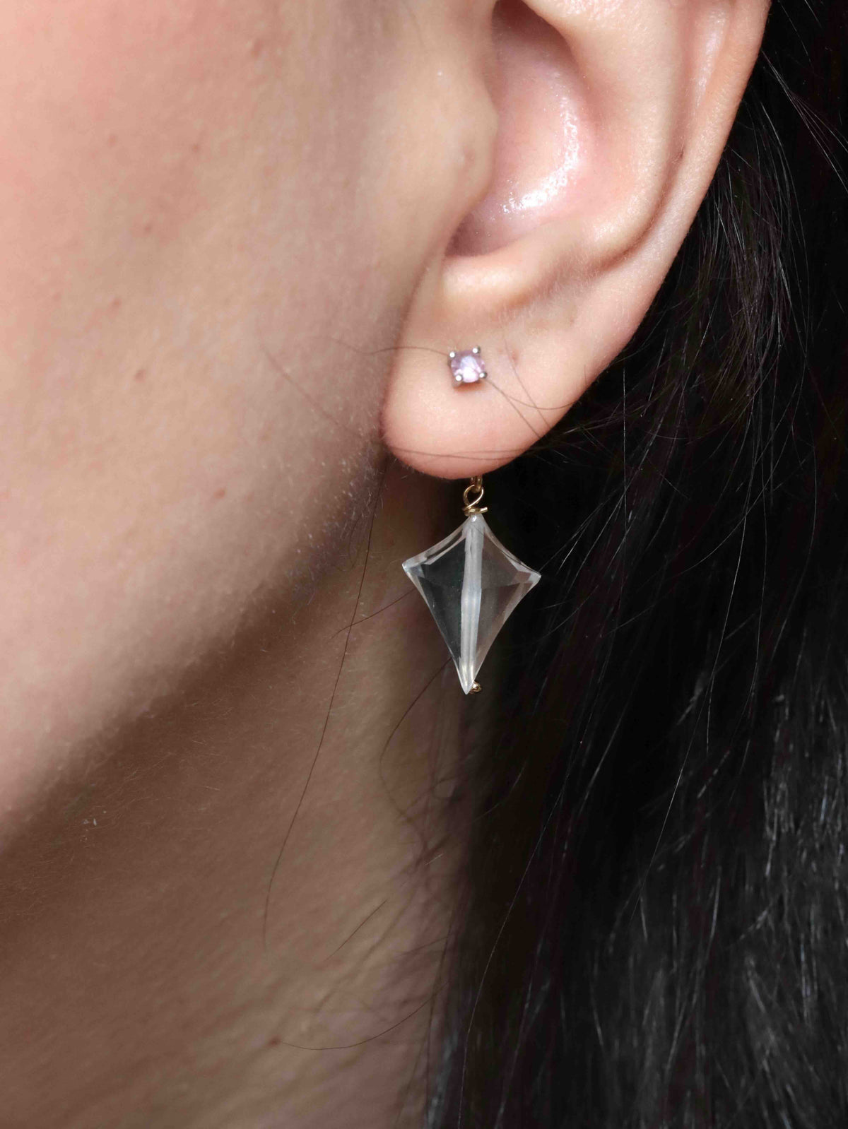 Charm cerf-volant Cristal de Roche porté en boucle d'oreille — SOLYA
