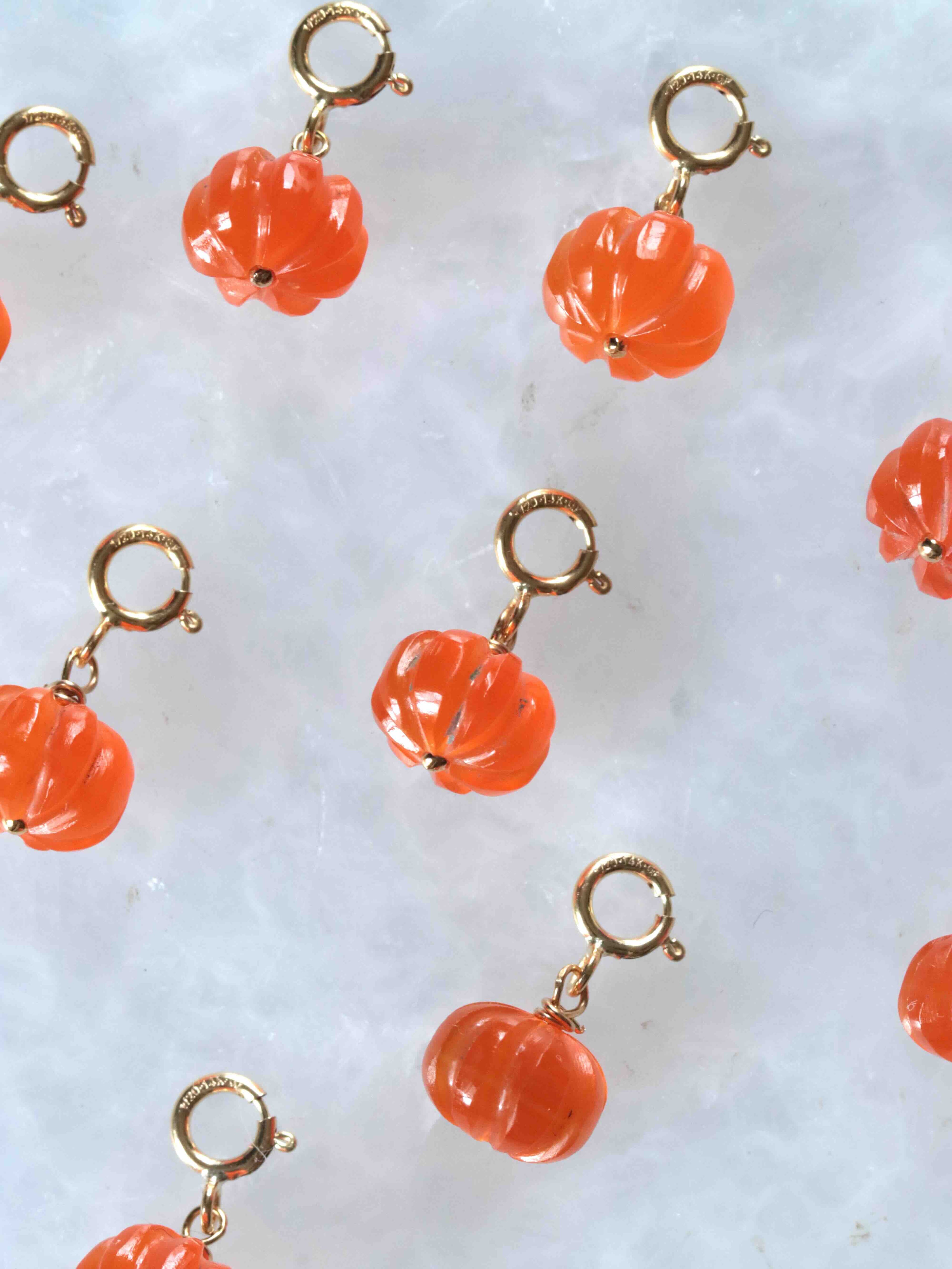 Charm citrouille en Cornaline & Gold-filled 14K — Bijou pierre naturelle SOLYA