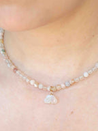 Charm nuage Pierre de Lune porté sur collier Gold-filled 14K SOLYA — bijou polyvalent