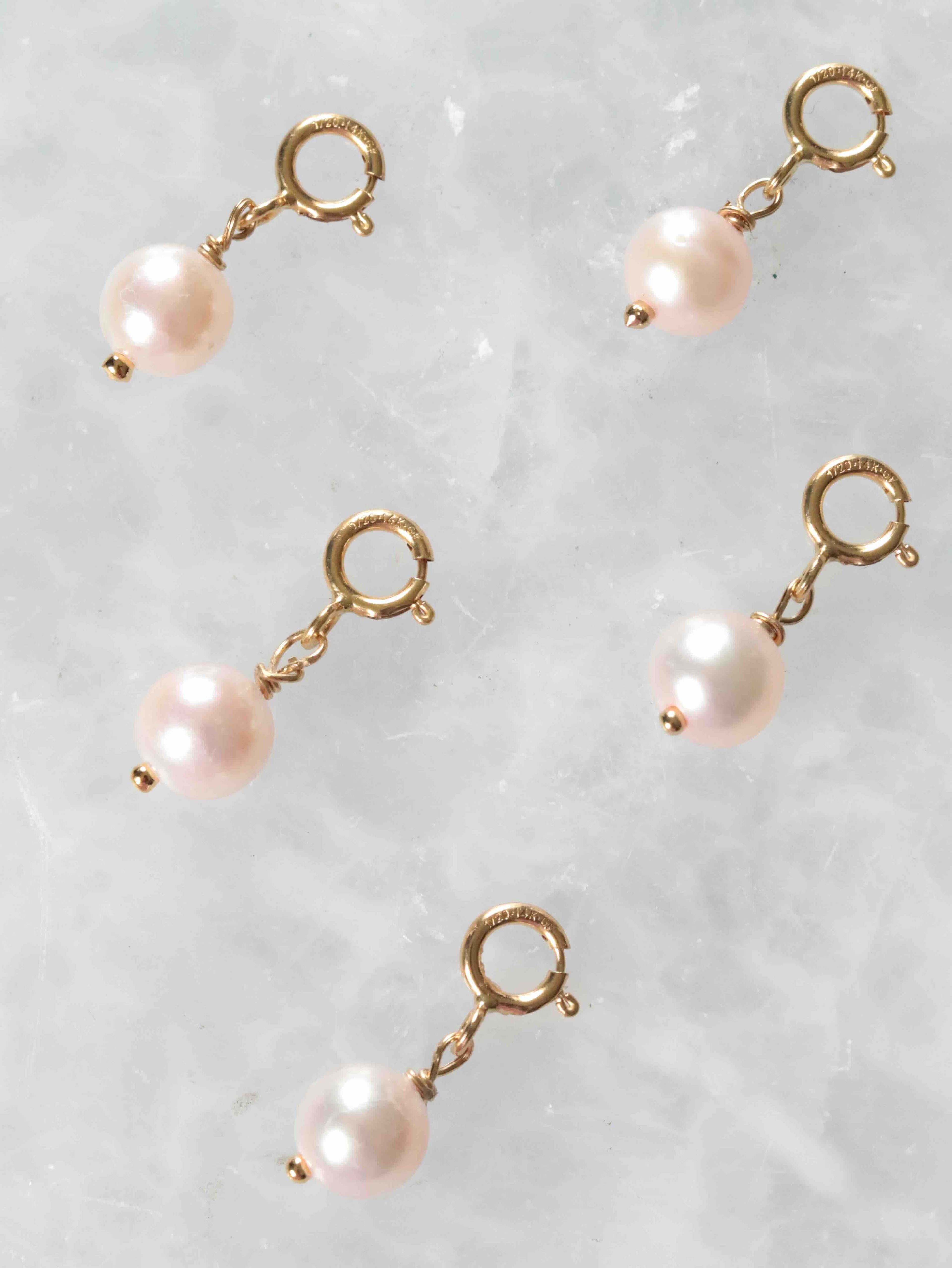 Plusieurs Charms Perle rosée Gold-filled 14K à plat — SOLYA Belgique