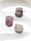 Cobaltocalcite | Pierre pour équilibrer ses relations affectives | SOLYA | Eshop de bijoux, cristaux & minéraux | Magasin de pierres éthiques & naturelles en Belgique