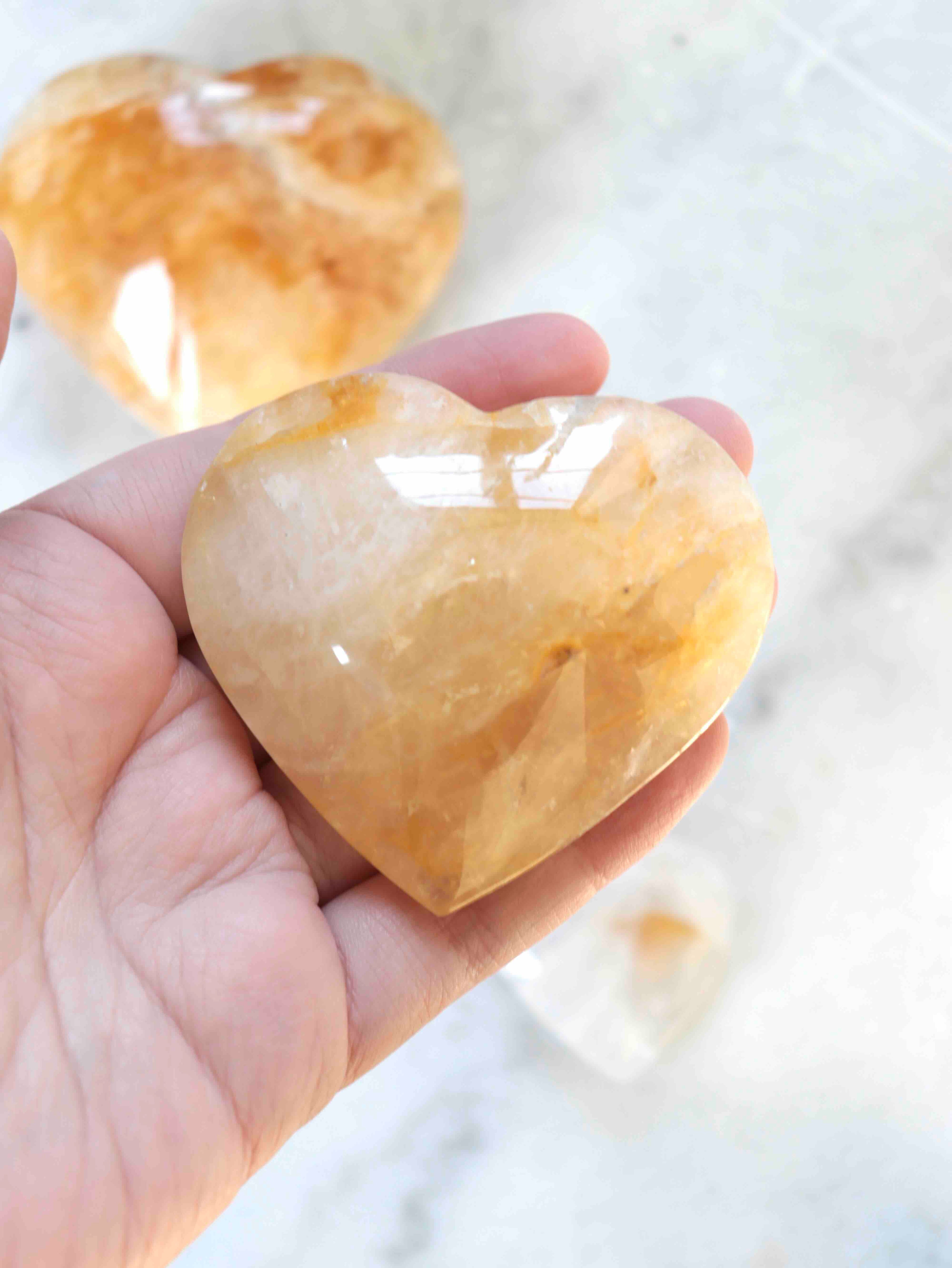 Coeur en Quartz doré - Pierre pour l'Ancrage & la lumière - SOLYA - Bijoux, Cristaux et mineraux en Belgique - Boutique de pierres naturelles et ethiques