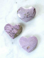 Coeur Stichtitte - Pierre pour écouter sa voix intérieure - SOLYA - Bijoux, Cristaux et mineraux en Belgique - Boutique de pierres naturelles et ethiques