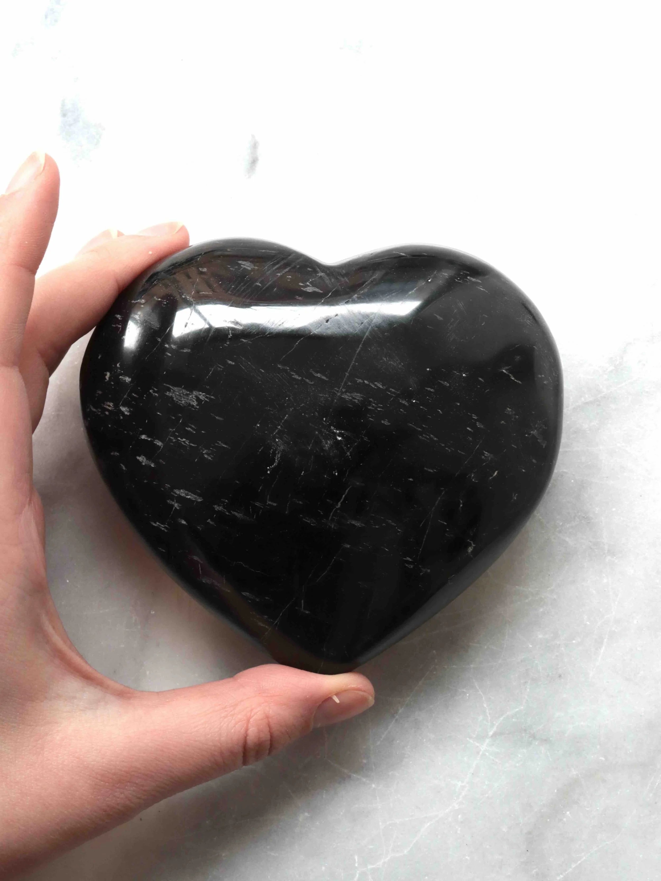 Coeur Tourmaline noire | Pierre pour eloigner les energies negatives | SOLYA | Bijoux, cristaux & minéraux en Belgique | Eshop de pierres ethiques & naturelles | Sélectionnees par une gemmologue