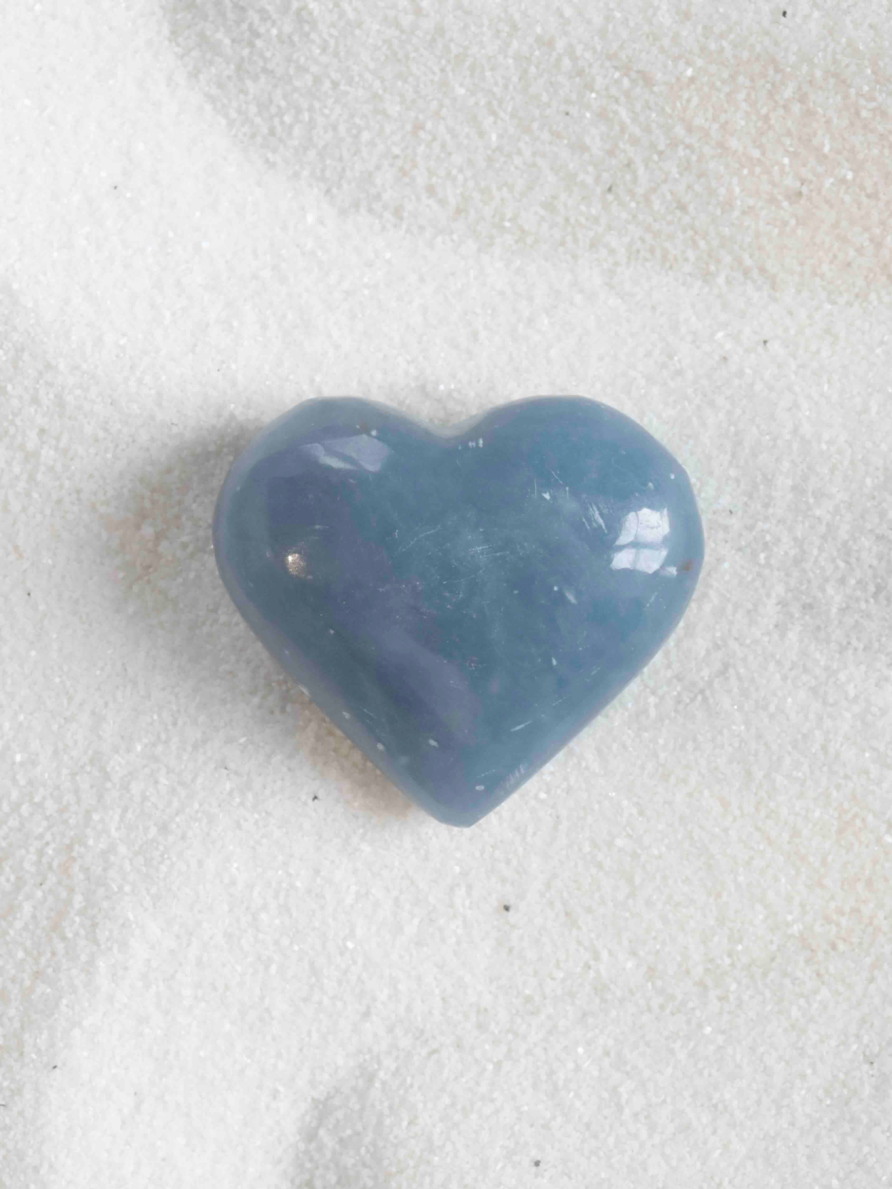 Coeur en Angelite | Pierre pour la bonne etoile | SOLYA | Bijoux, cristaux et mineraux | Pierres ethiques et naturelles en Belgique | Eshop belge