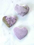 Coeur Stichtitte - Pierre pour écouter sa voix intérieure - SOLYA - Bijoux, Cristaux et mineraux en Belgique - Boutique de pierres naturelles et ethiques