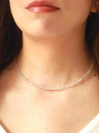 Collier ras-de-cou en Cristal de Roche avec fermoir en plaqué or, bijou d'intention pour se recentrer – SOLYA