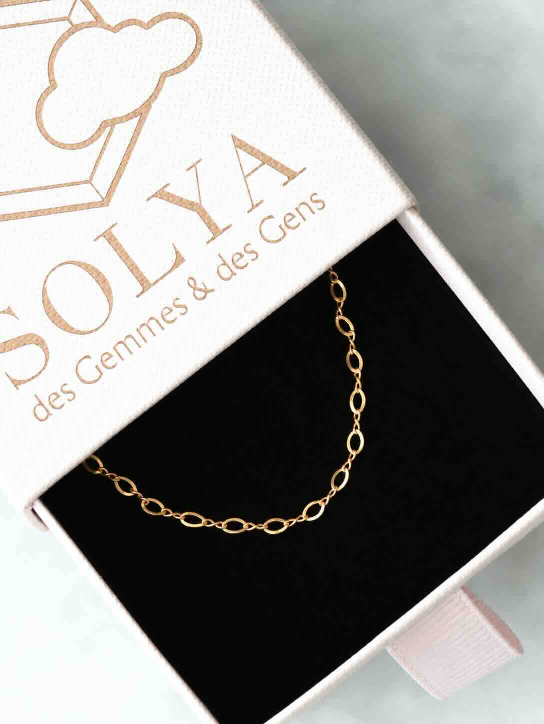 Collier à charms en Gold-filled 14K dans son écrin SOLYA — chaîne fine ajustable, livraison soignée depuis la Belgique