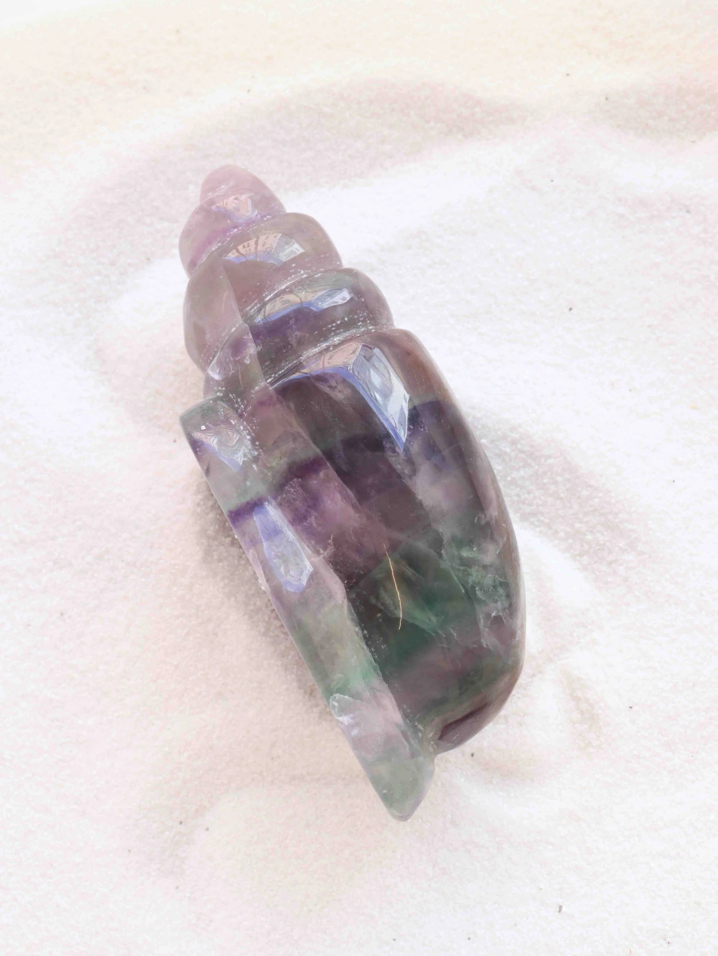 Coquillage en Fluorite | Pierre pour la reconnection à son savoir & la détente | SOLYA | Bijoux, Cristaux & Minéraux en Belgique | EShop de pierres éthiques sélectionnées par une gemmologue