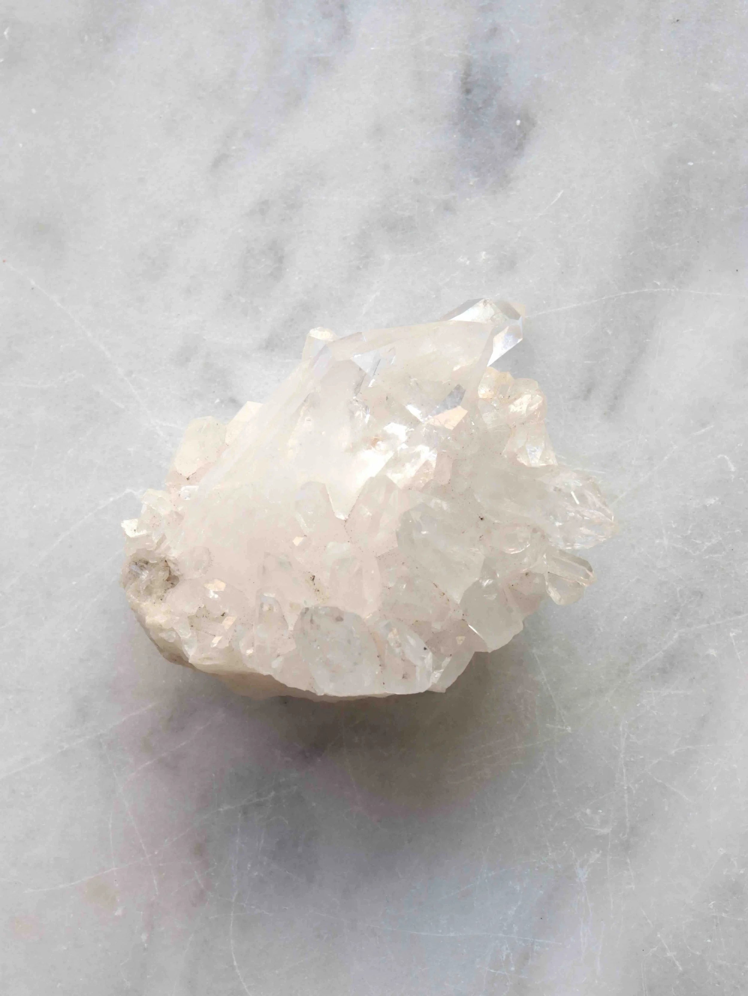 Cristal de Roche brut | Pierre pour se recentrer sur son intention | SOLYA | Bijoux, pierres, cristaux & minéraux en Belgique | Ethique et naturelles