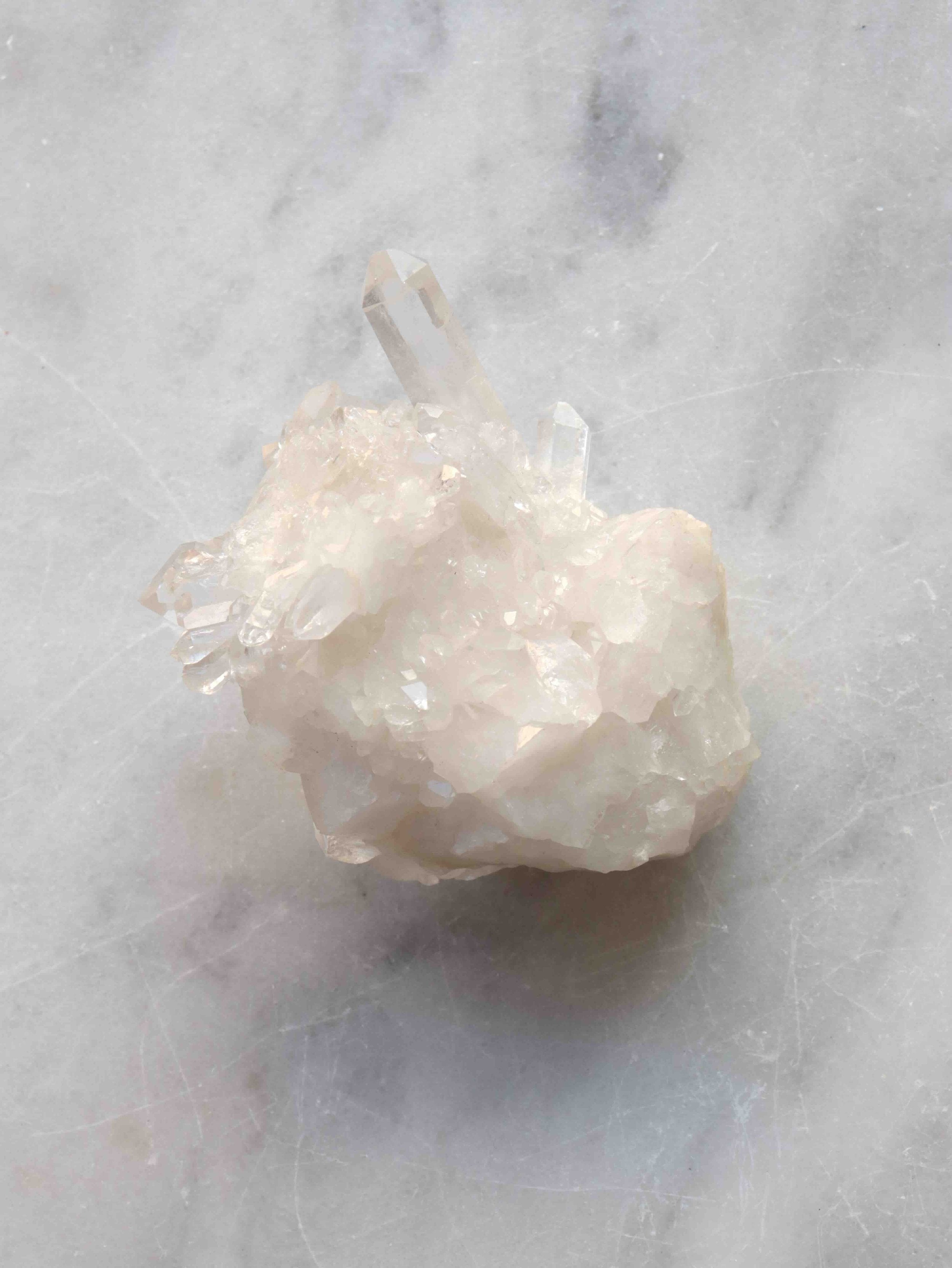 Cristal de Roche brut | Pierre pour se recentrer sur son intention | SOLYA | Bijoux, pierres, cristaux & minéraux en Belgique | Ethique et naturelles