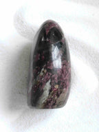 Dôme en Tourmaline rose | Pierre pour guérir & pardonner | Magasin de pierres éthiques & naturelles en Belgique