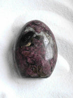 Dôme en Tourmaline rose | Pierre pour guérir & pardonner | Magasin de pierres éthiques & naturelles en Belgique