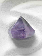 Diamant en Amethyste | Pierre pour se detendre et se reconnecter | SOLYA | Bijoux, pierres, cristaux & minéraux en Belgique | Ethique et naturel