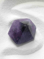 Diamant en Amethyste du Bresil | Pierre pour se detendre et se reconnecter | SOLYA | Bijoux, pierres, cristaux & minéraux en Belgique | Ethique et naturel