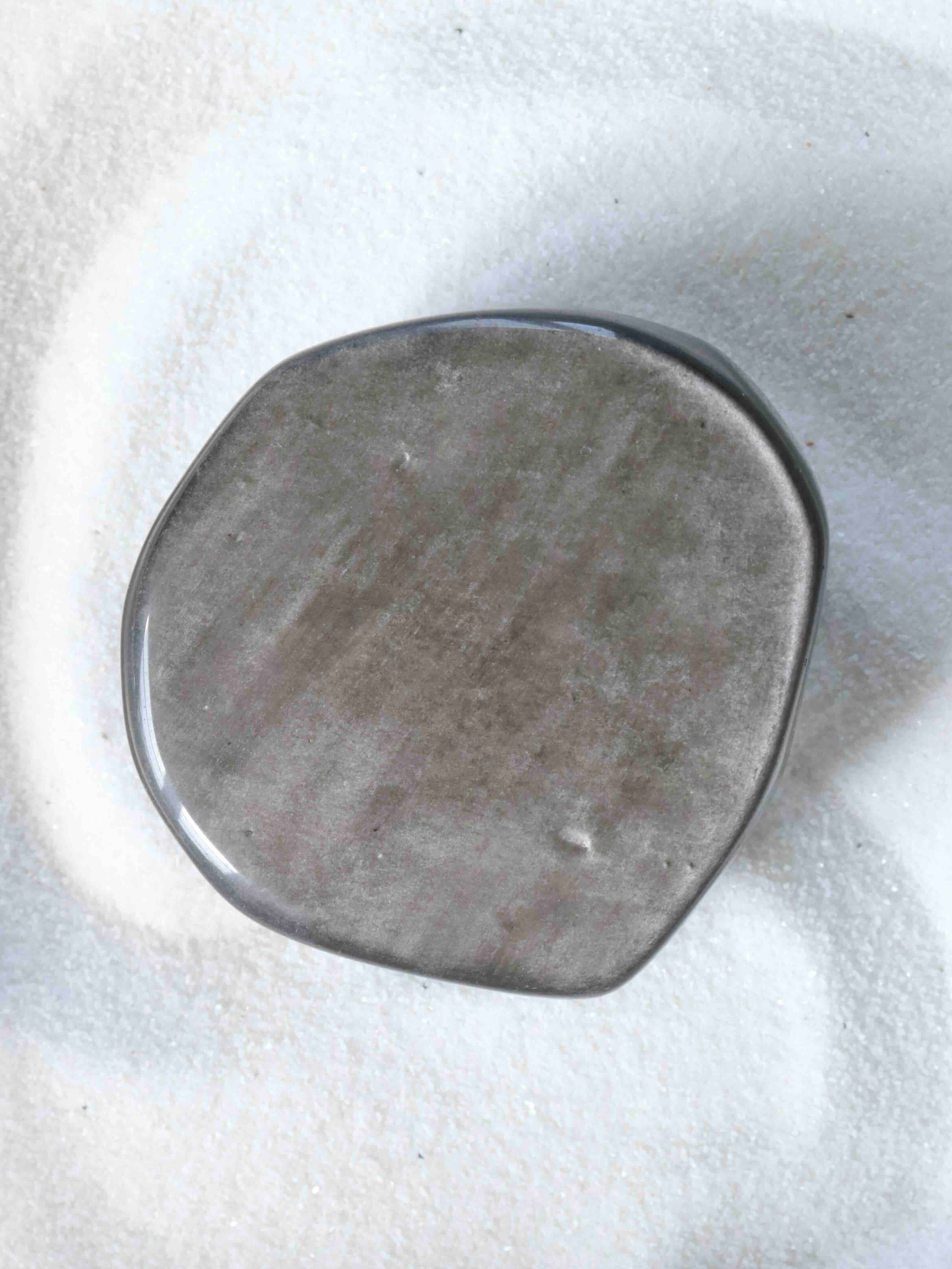 Étoile en Obsidienne argentée, 7,4 cm, gemme volcanique aux reflets argentés pour se libérer de ses entraves – SOLYA, pierres naturelles et éthiques en Belgique