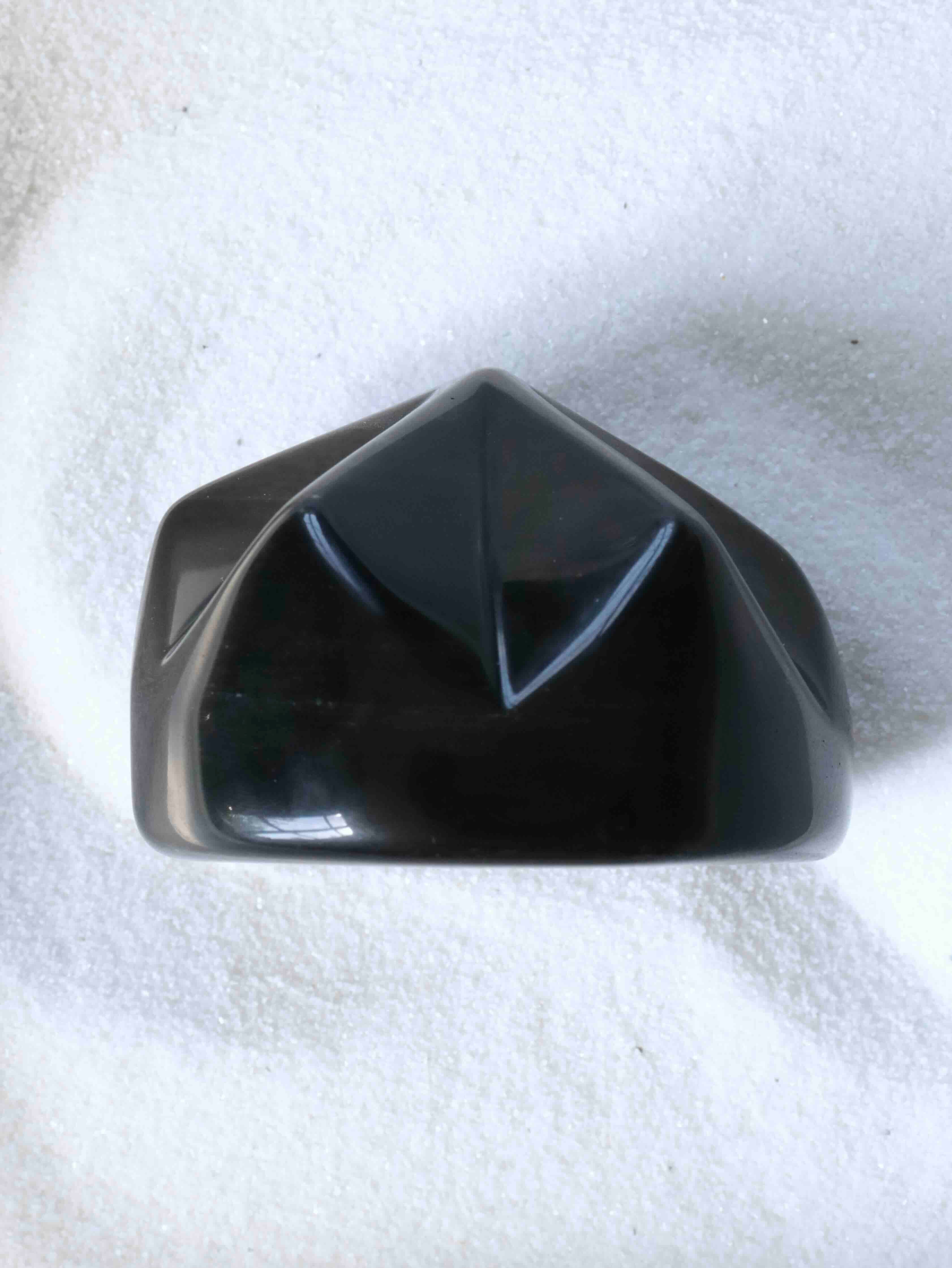 Profil de l'étoile en Obsidienne argentée, 5,1 cm de haut, pièce décorative unique en verre naturel volcanique du Mexique – SOLYA, Belgique
