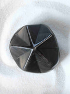 Étoile en Obsidienne argentée naturelle pour défaire les blocages et être maître de son destin, verre volcanique du Mexique façonné à la main – SOLYA, boutique de cristaux en Belgique