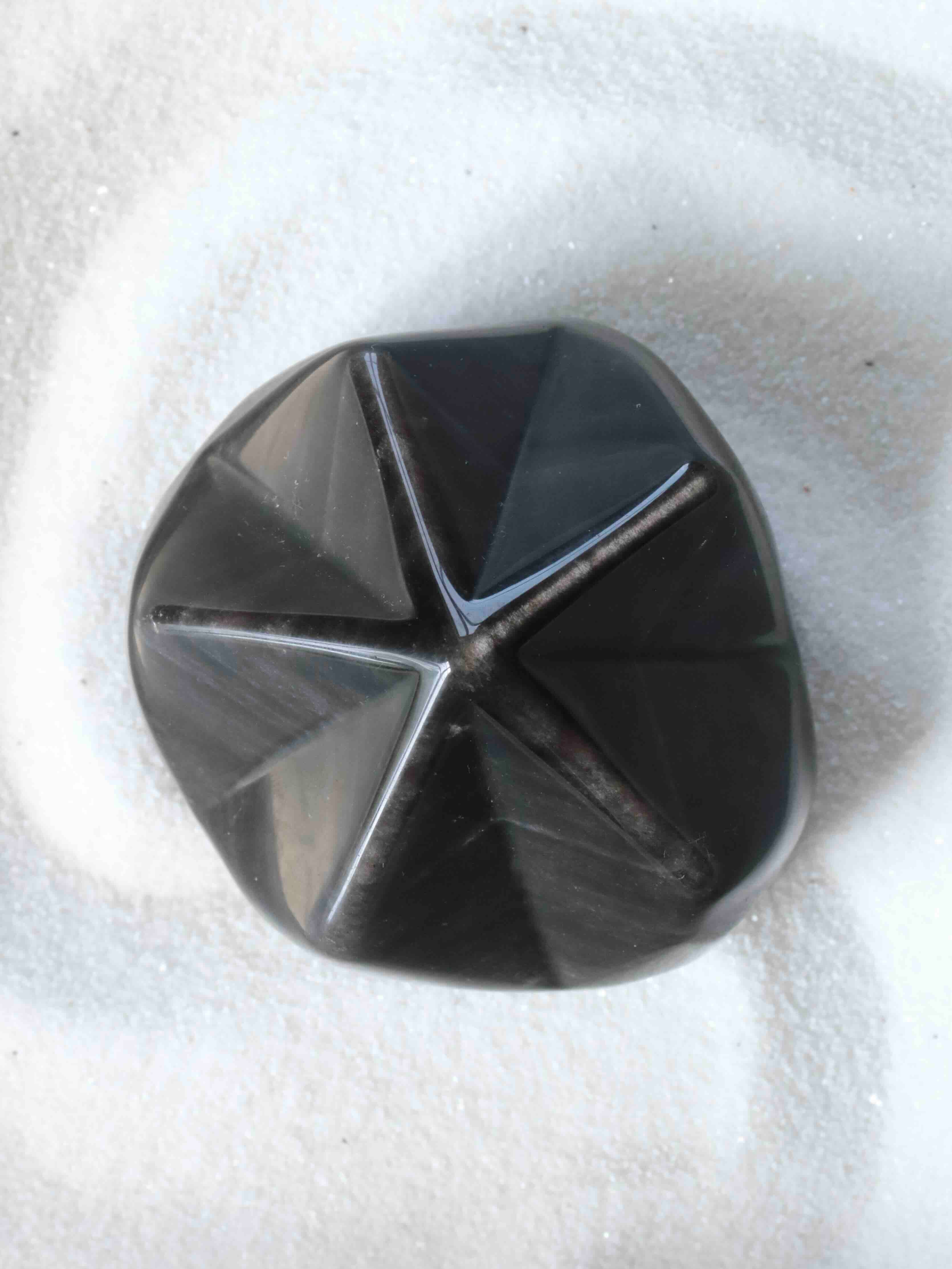 Étoile en Obsidienne argentée naturelle pour défaire les blocages et être maître de son destin, verre volcanique du Mexique façonné à la main – SOLYA, boutique de cristaux en Belgique