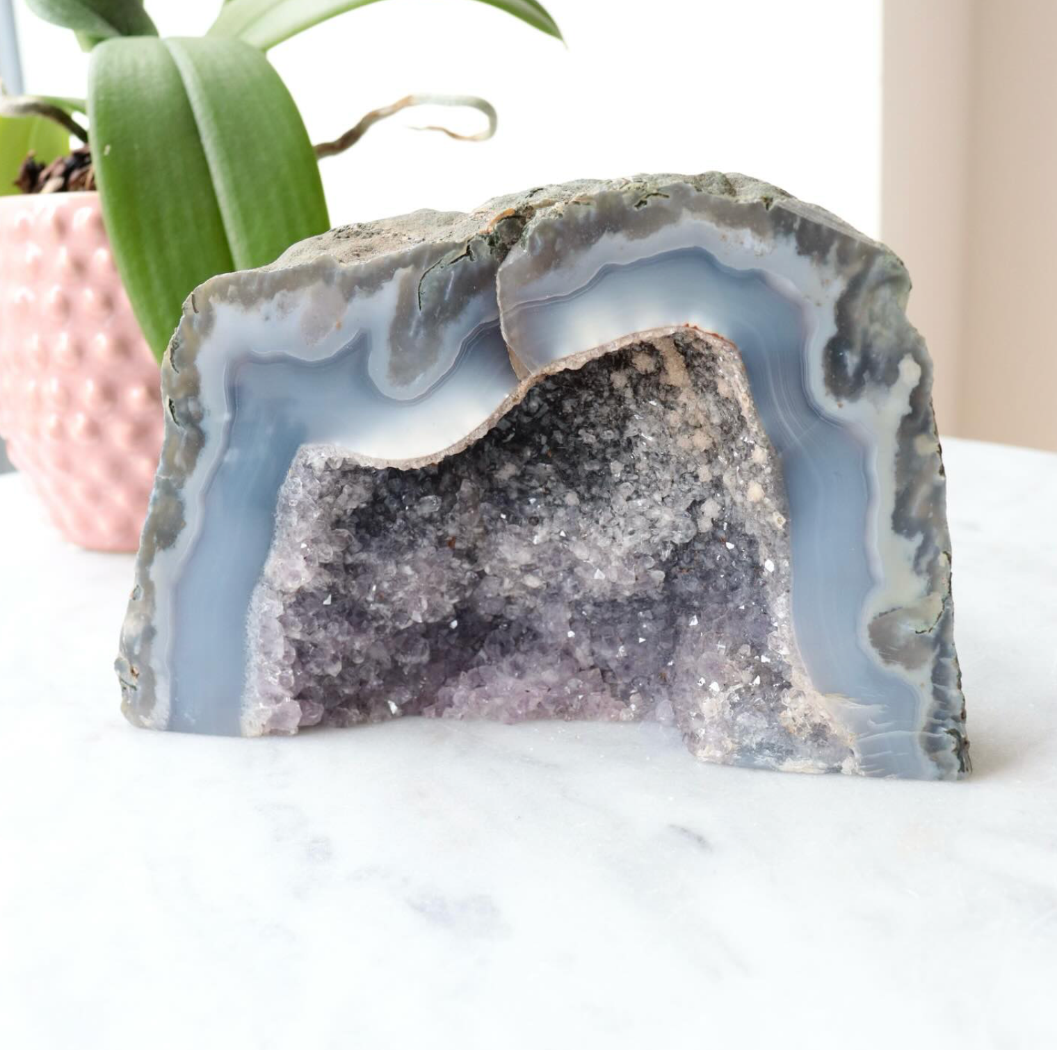 Géode d'Agate l SOLYA l Bijoux, cristaux et minéraux en Belgique l Eshop de pierres naturelles & éthiques l Boutique de lithothérapie