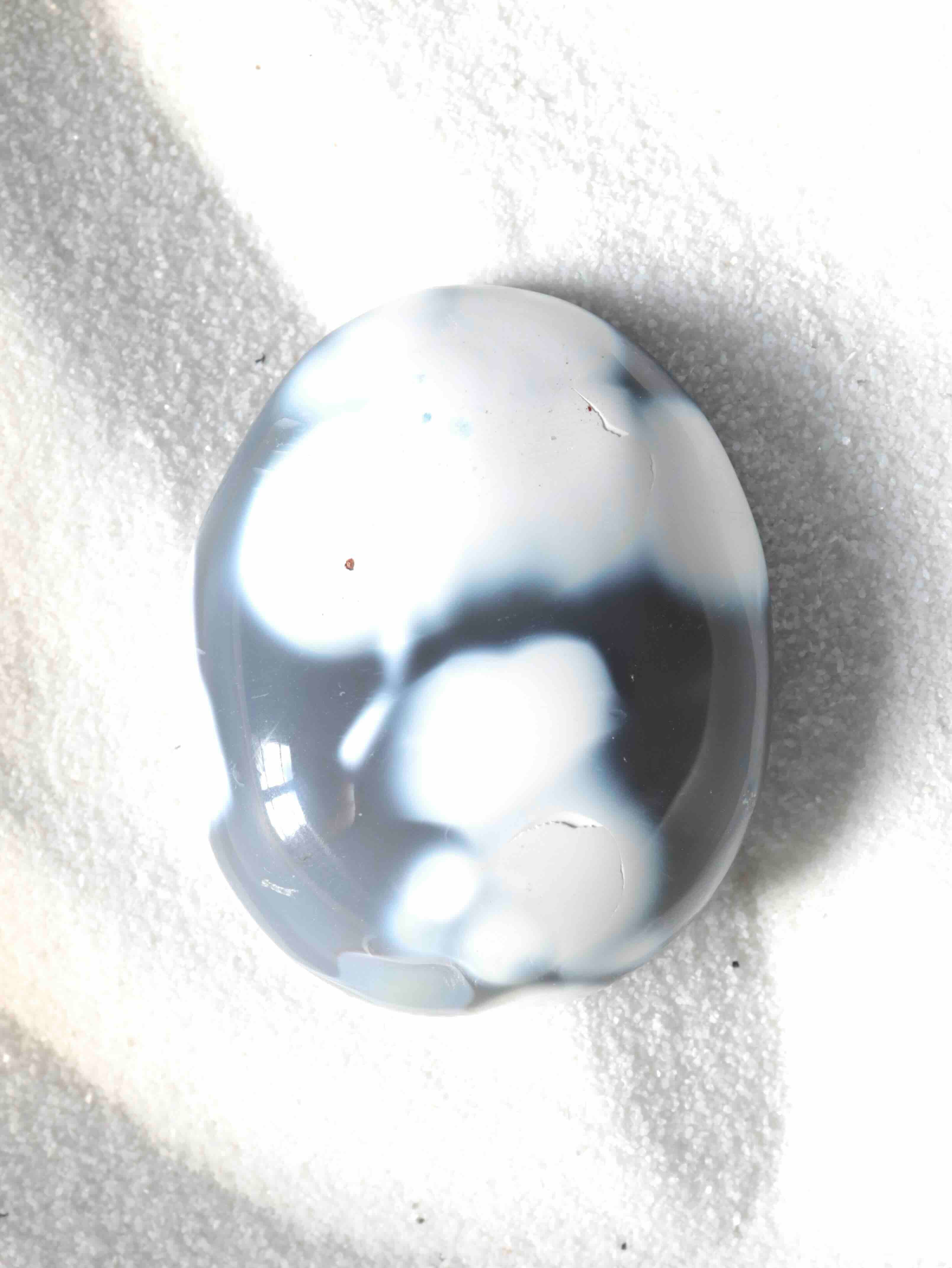 Galet d'Agate Orque XL naturelle – motifs noir et blanc caractéristiques – pierre d'harmonie – SOLYA Belgique
