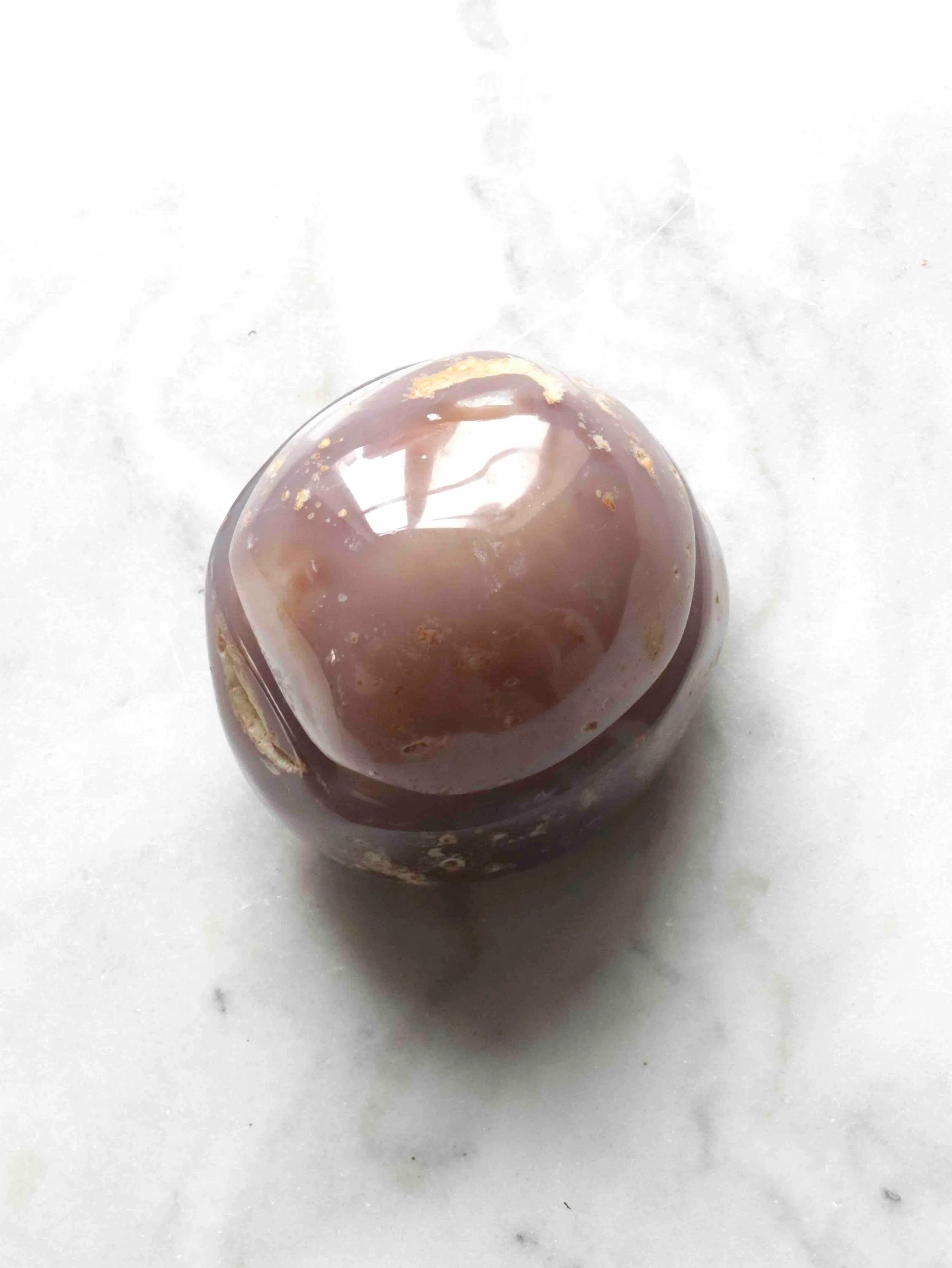 Geode Agate semi polie | Pierre pour le courage & la chance | SOLYA | Bijoux, cristaux & minéraux en Belgique | Eshop de pierres ethiques & naturelles | Sélectionnees par une gemmologue