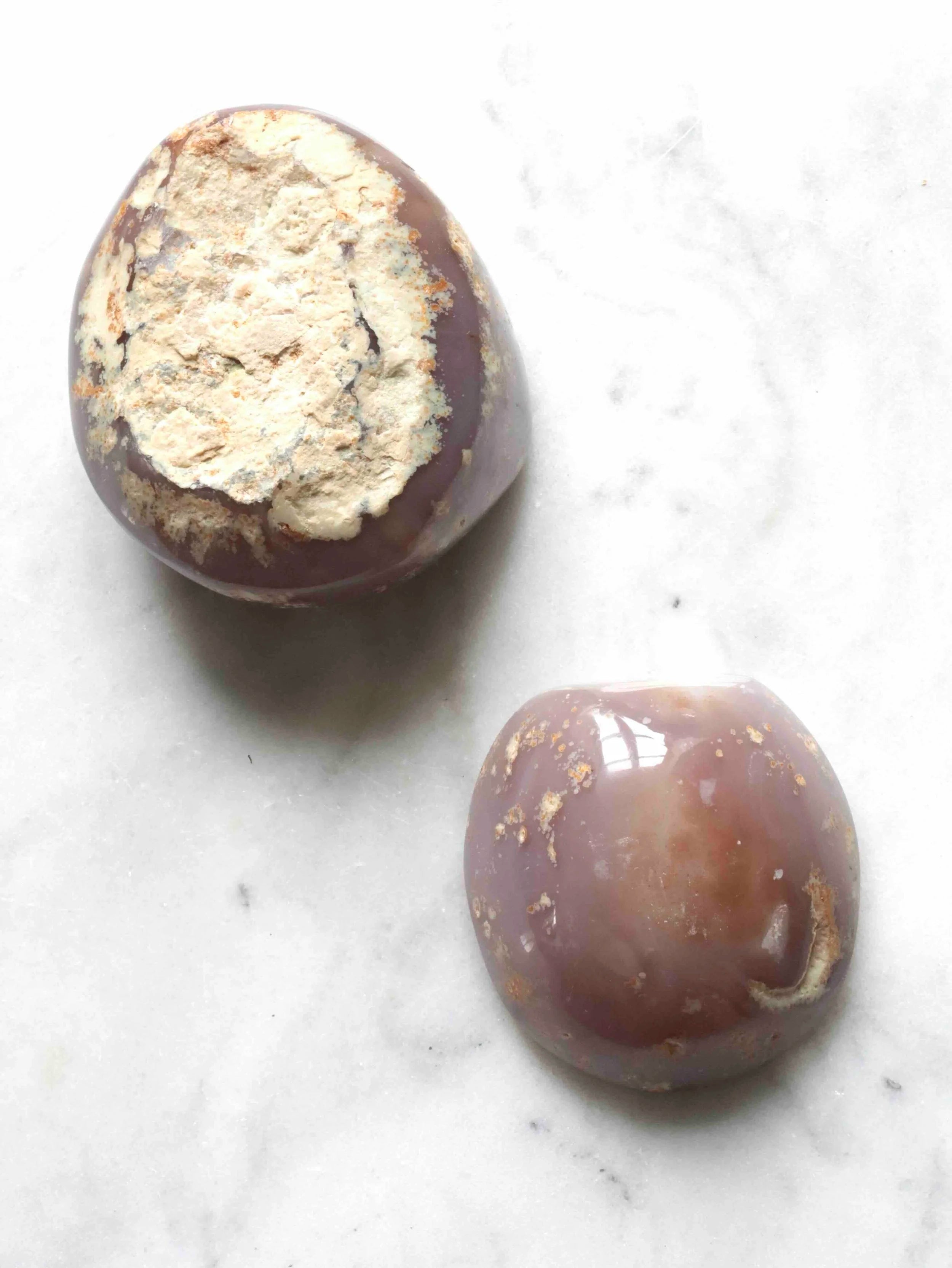 Geode Agate semi polie | Pierre pour le courage & la chance | SOLYA | Bijoux, cristaux & minéraux en Belgique | Eshop de pierres ethiques & naturelles | Sélectionnees par une gemmologue