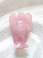 Grand ange en Quartz rose - Pierre pour l'Amour & la Douceur - SOLYA - Bijoux, Cristaux et mineraux en Belgique - Boutique de pierres naturelles et ethiques