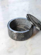 Grande boîte en Orthocéras du Maroc, fossile rare façonné en coffret décoratif, idéal pour faire la paix avec sa mémoire ancienne – SOLYA, Belgique