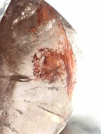 Grande flamme en Quartz fumé | Pierre pour se recentrer et atténuer les émotions fortes | SOLYA | Bijoux, pierres, cristaux & minéraux en Belgique | Ethique et naturelles