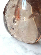 Grande flamme en Quartz fumé | Pierre pour se recentrer et atténuer les émotions fortes | SOLYA | Bijoux, pierres, cristaux & minéraux en Belgique | Ethique et naturelles