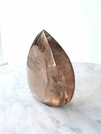 Grande flamme en Quartz fumé | Pierre pour se recentrer et atténuer les émotions fortes | SOLYA | Bijoux, pierres, cristaux & minéraux en Belgique | Ethique et naturelles