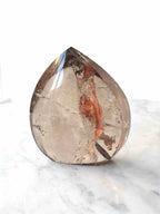 Grande flamme en Quartz fumé | Pierre pour se recentrer et atténuer les émotions fortes | SOLYA | Bijoux, pierres, cristaux & minéraux en Belgique | Ethique et naturelles