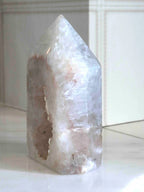 Grande pointe en Cristal de Roche | Pierre pour se recentrer sur son intention | SOLYA | Bijoux, pierres, cristaux & minéraux en Belgique | Ethique et naturelles