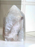Grande pointe en Cristal de Roche | Pierre pour se recentrer sur son intention | SOLYA | Bijoux, pierres, cristaux & minéraux en Belgique | Ethique et naturelles
