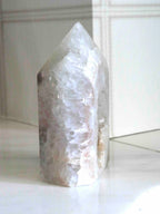 Grande pointe en Cristal de Roche | Pierre pour se recentrer sur son intention | SOLYA | Bijoux, pierres, cristaux & minéraux en Belgique | Ethique et naturelles