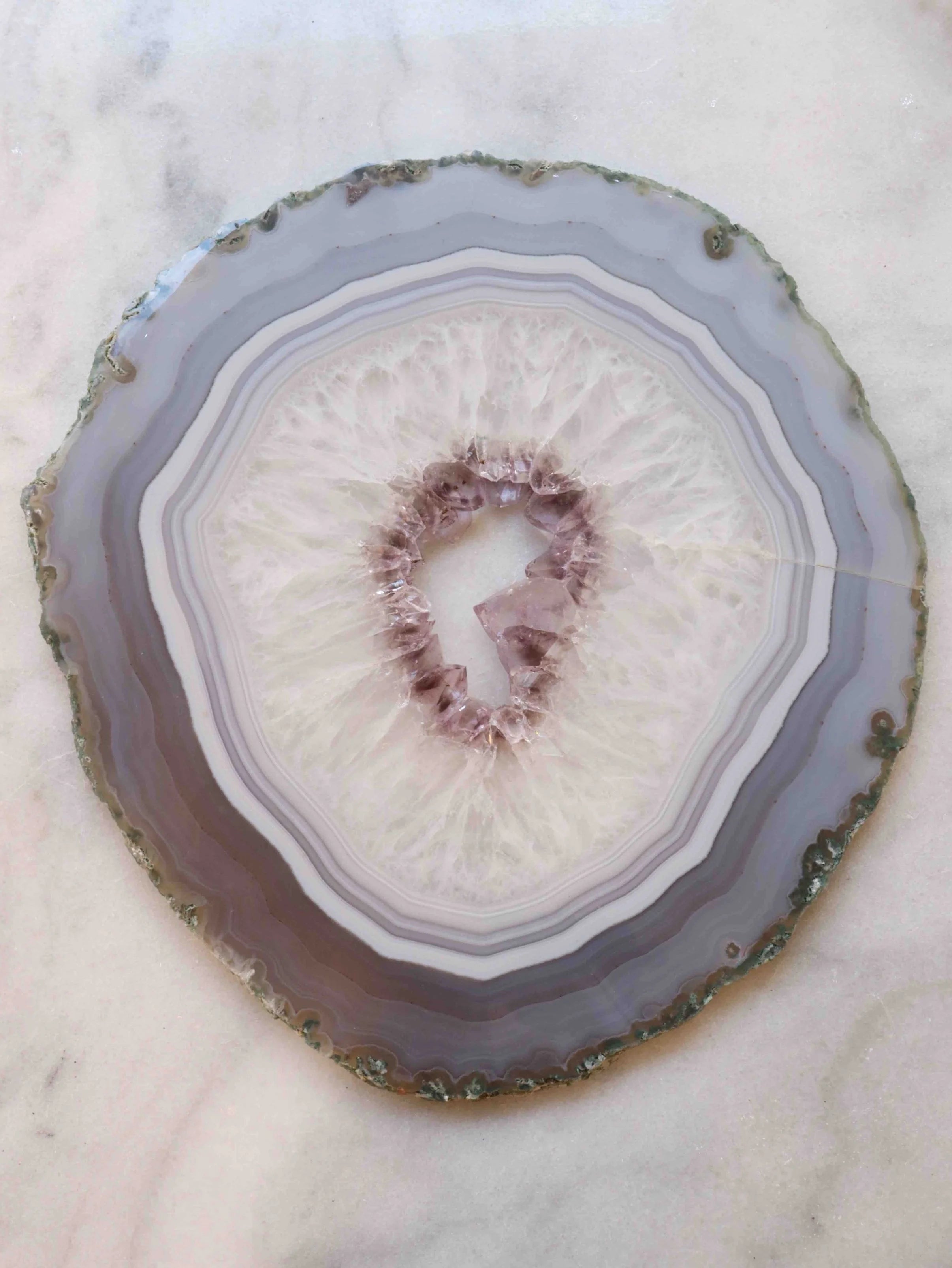 Grande tranche d'Agate | Pierre pour le Courage et la Chance | SOLYA | Boutique de pierres naturelles et éthiques en Belgique | Bijoux, Cristaux et Mineraux