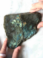 Tranche de labradorite naturelle de Madagascar – pierre de protection – SOLYA Belgique