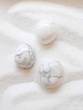 Howlite | Pierre pour retrouver sa stabilité | SOLYA | Bijoux, pierres, cristaux & minéraux en Belgique | Ethique et naturel