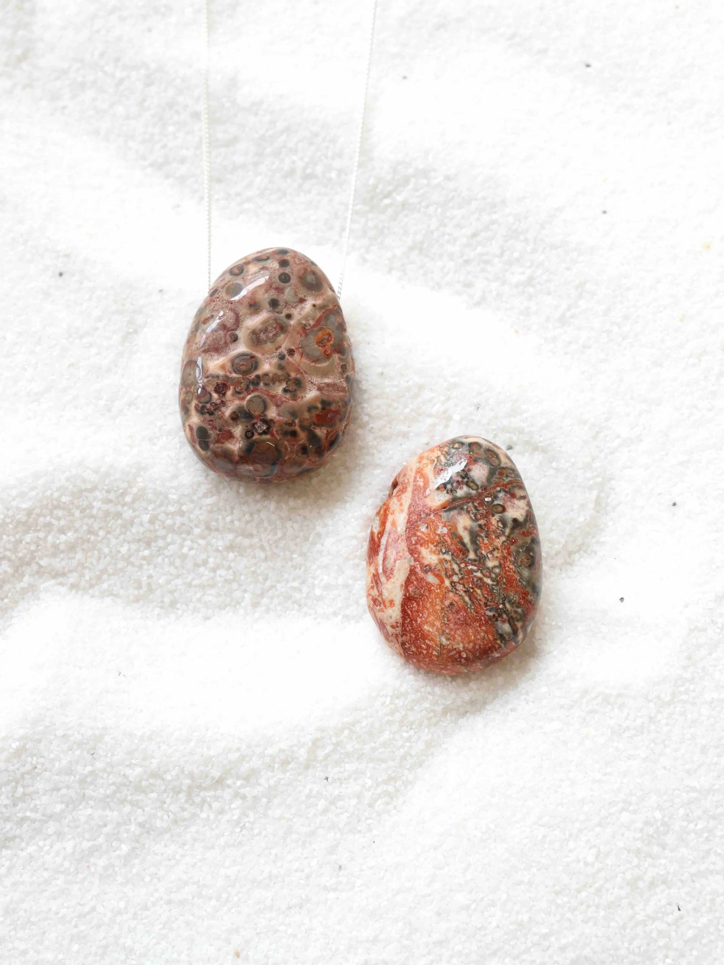 Jaspe leopard perce | Pierre pour la bravoure et la balance | SOLYA | Boutique de pierres naturelles et éthiques en Belgique | Bijoux, Cristaux et Mineraux