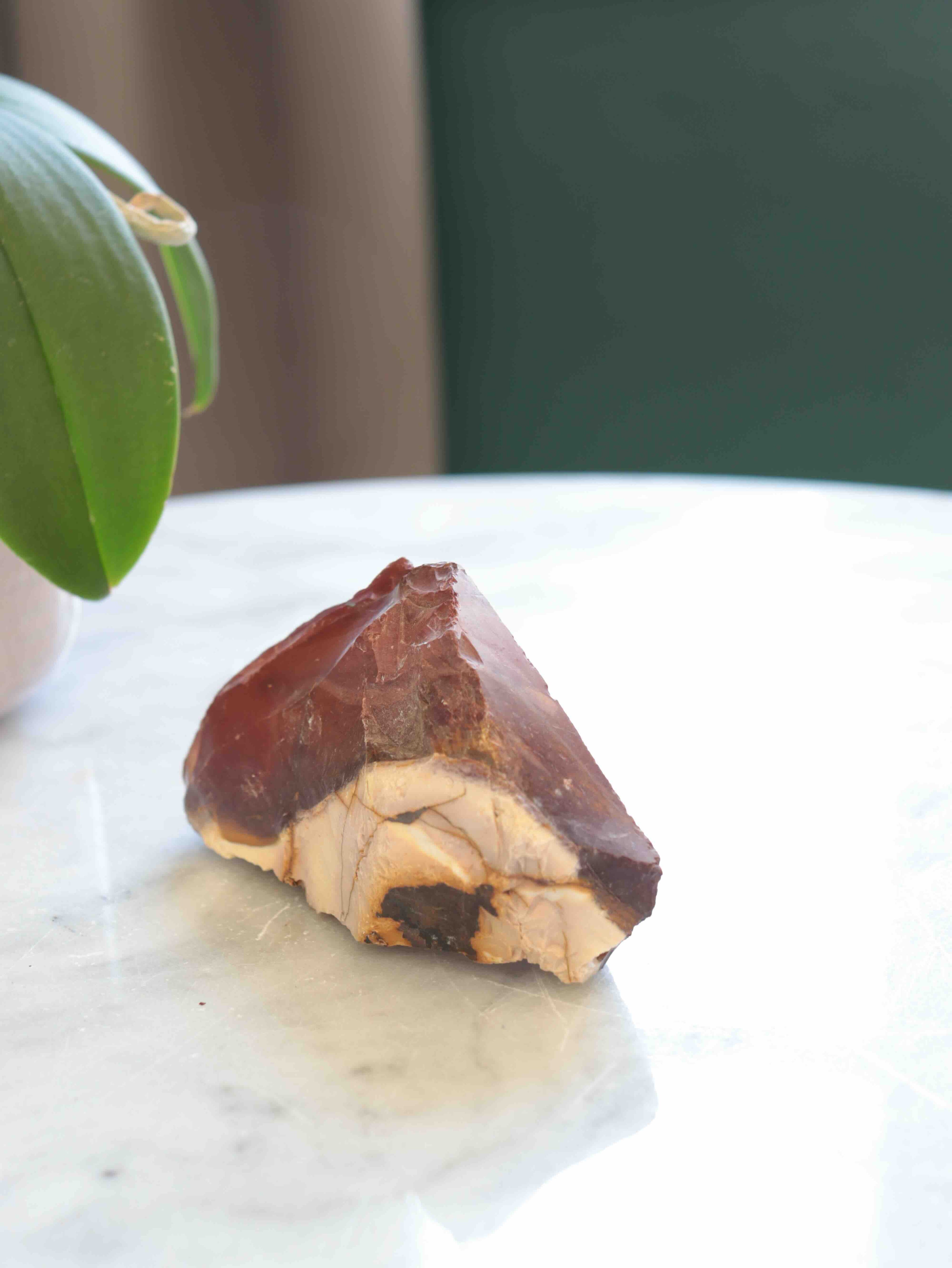 Jaspe_mookaite_Pierre_pour_la_connaissance_l_acceptation_de_soi_Magasin_de_pierres_thiques_naturelles_en_Belgique