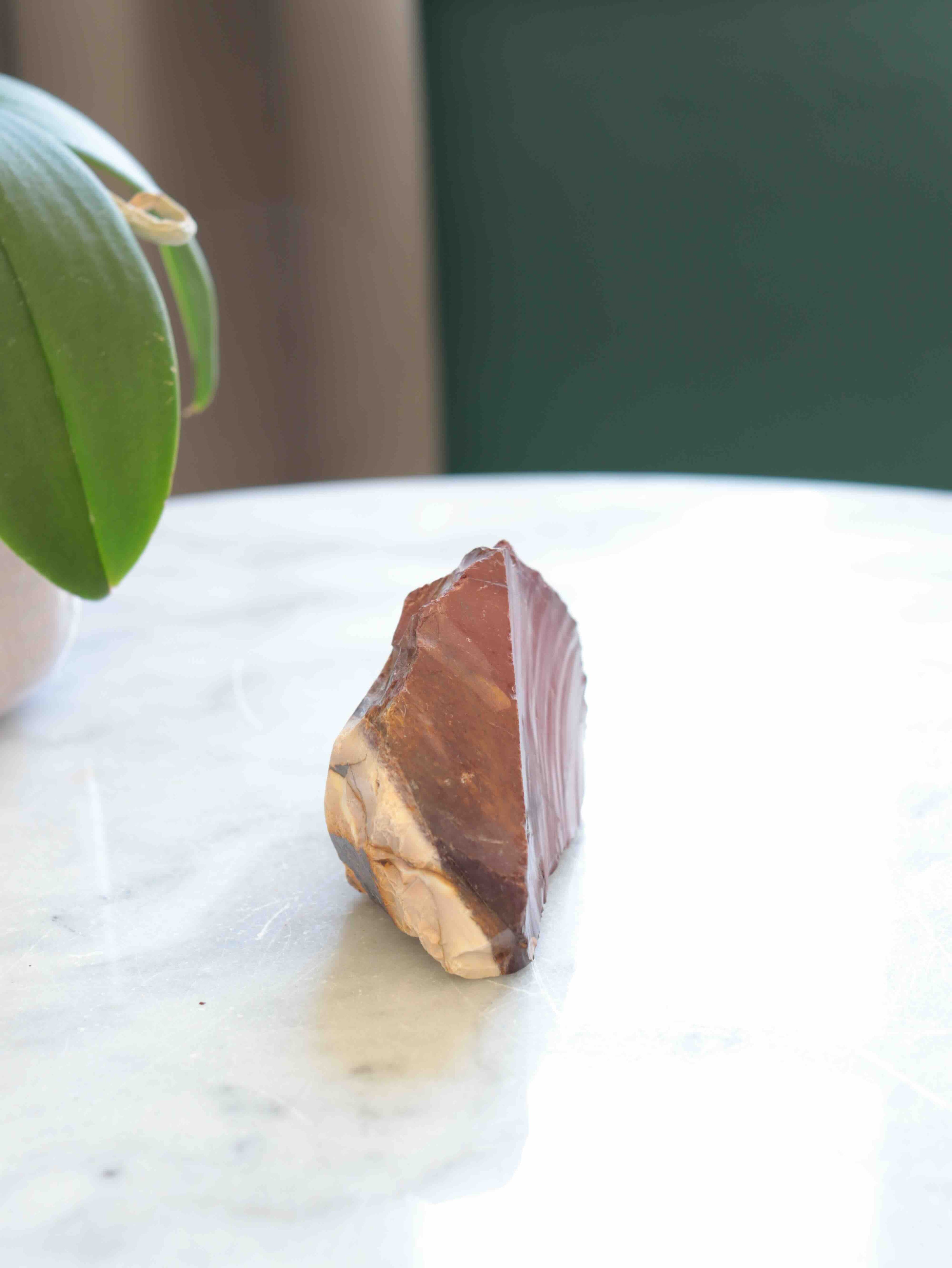 Jaspe_mookaite_Pierre_pour_la_connaissance_l_acceptation_de_soi_Magasin_de_pierres_thiques_naturelles_en_Belgique