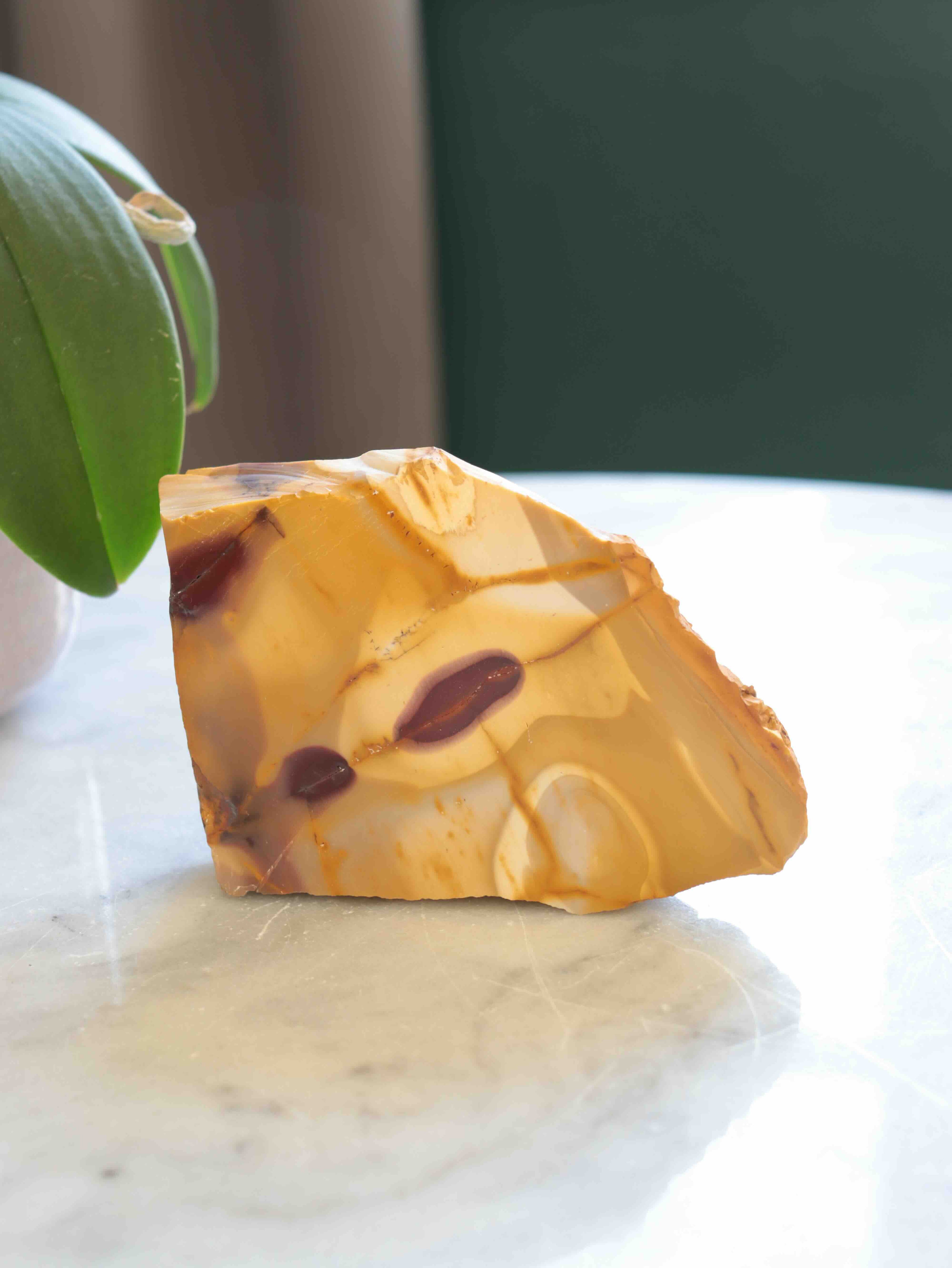 Jaspe_mookaite_Pierre_pour_la_connaissance_l_acceptation_de_soi_Magasin_de_pierres_thiques_naturelles_en_Belgique