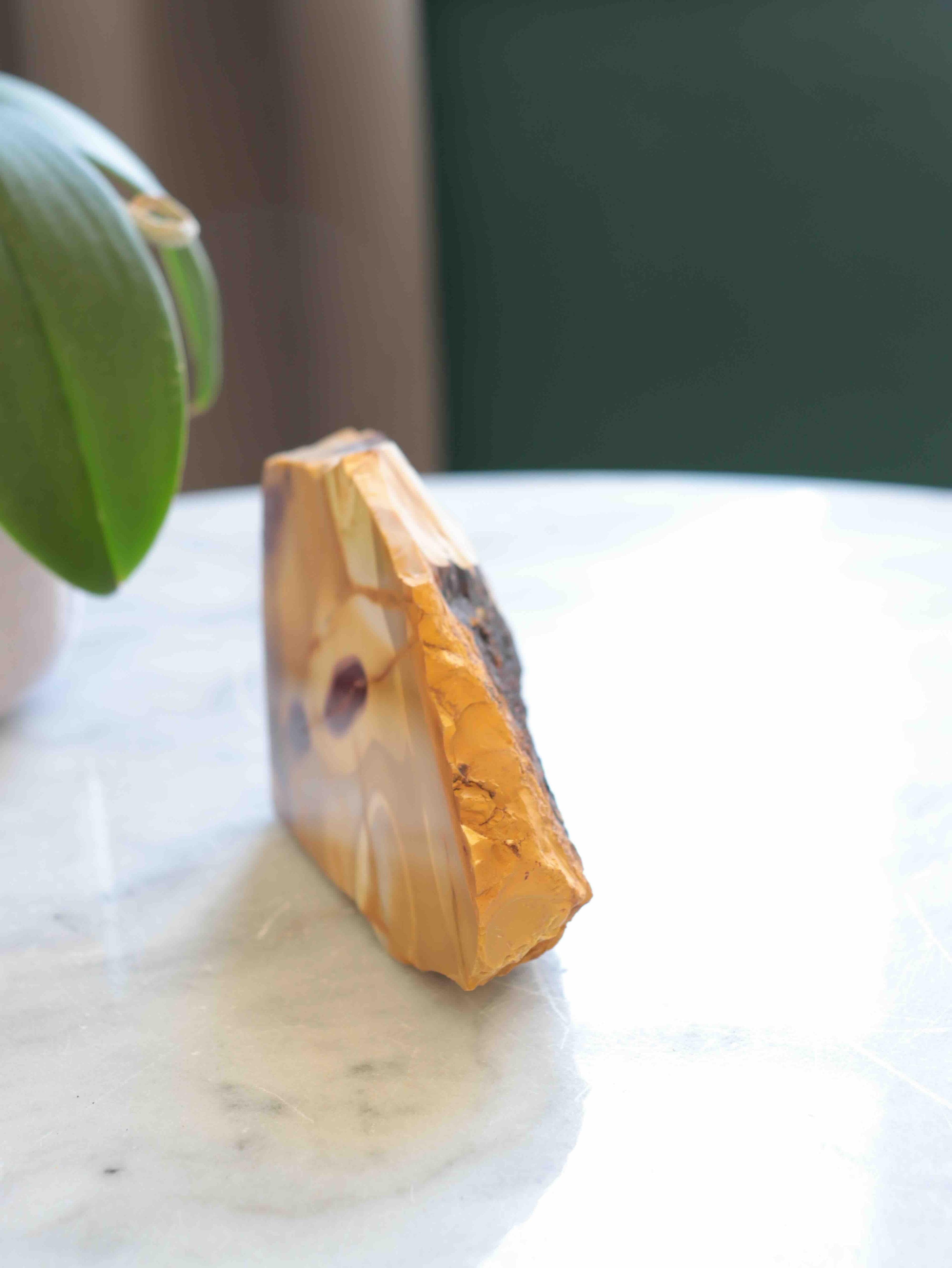 Jaspe_mookaite_Pierre_pour_la_connaissance_l_acceptation_de_soi_Magasin_de_pierres_thiques_naturelles_en_Belgique